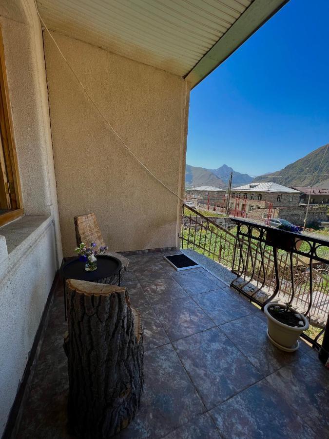 Guesthouse Kostava 72 Kazbegi Exteriör bild