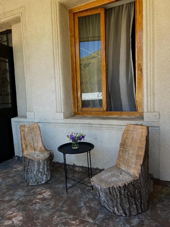 Guesthouse Kostava 72 Kazbegi Exteriör bild