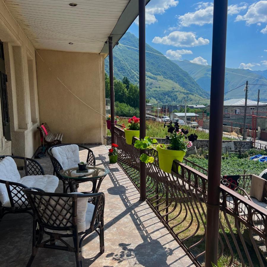 Guesthouse Kostava 72 Kazbegi Exteriör bild